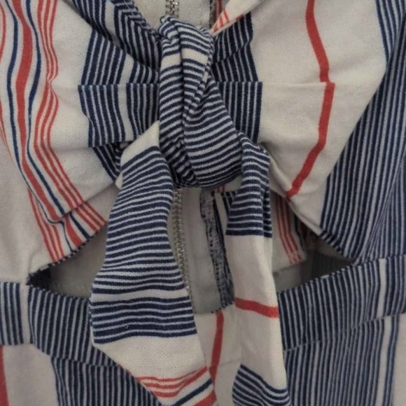 💲⬇️Striped Jumpsuit with Open Bow Detail And Zip Back - Picture 4 of 8